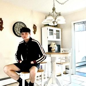 Meet your Posher, Logan